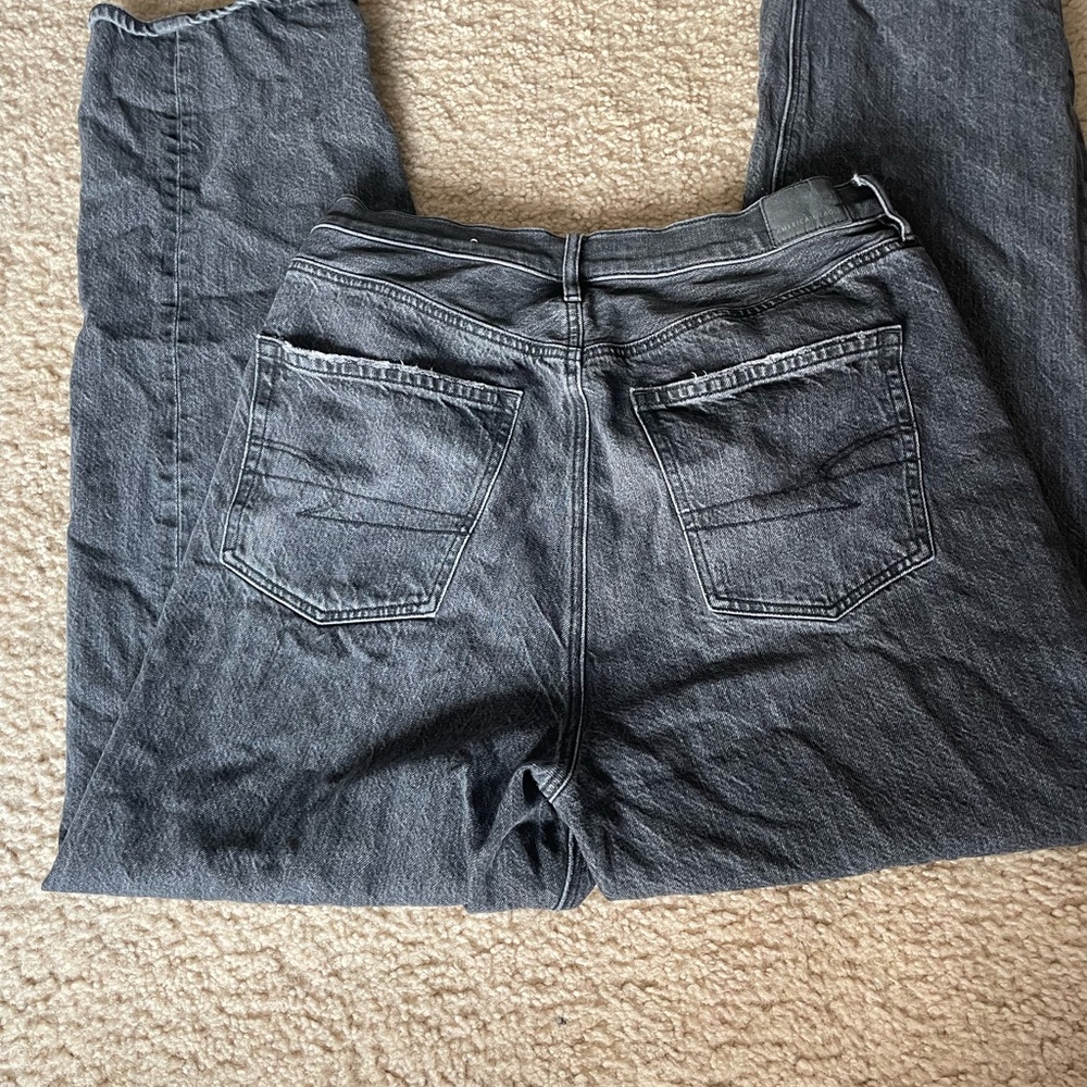 American Eagle High Rise Mom Jeans - Picture 4 of 5